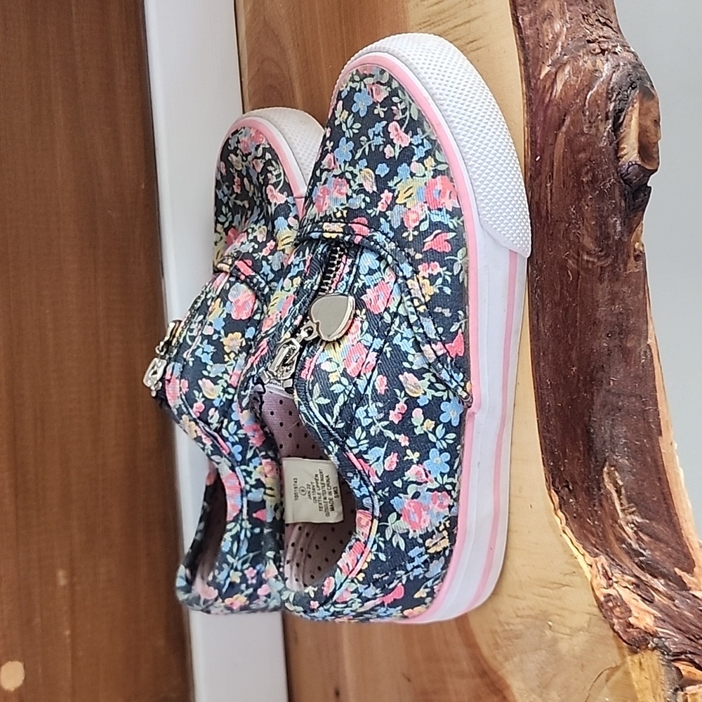 Us Sports girls zipper sneakers sz 9